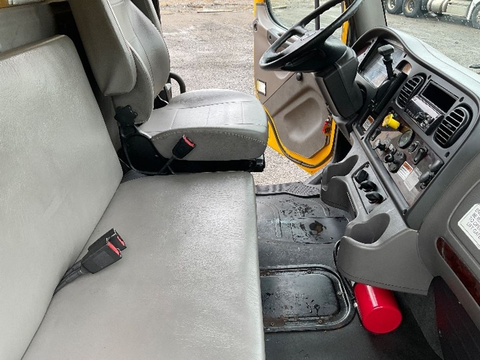 Medium Duty Box Truck-Light and Medium Duty Trucks-Freightliner-2020-M2-Youngstown-OH-154,422\n\t\tmiles-$ 53,000 - Image 22