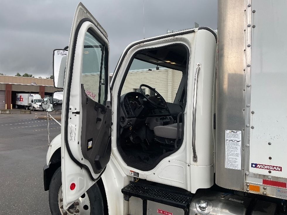 Medium Duty Box Truck-Light and Medium Duty Trucks-Freightliner-2020-M2-Youngstown-OH-206,222\n\t\tmiles-$ 47,750 - Image 16