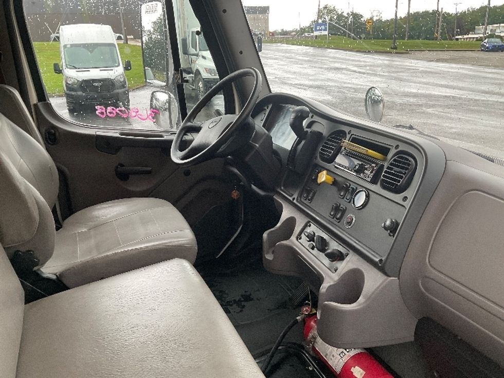 Medium Duty Box Truck-Light and Medium Duty Trucks-Freightliner-2020-M2-Youngstown-OH-206,222\n\t\tmiles-$ 47,750 - Image 22