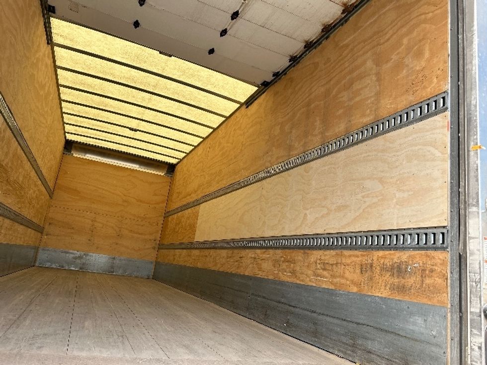 Medium Duty Box Truck-Light and Medium Duty Trucks-Freightliner-2020-M211242S-Delta-BC-107,686\n\t\tkm-$ 102,000 - Image 11