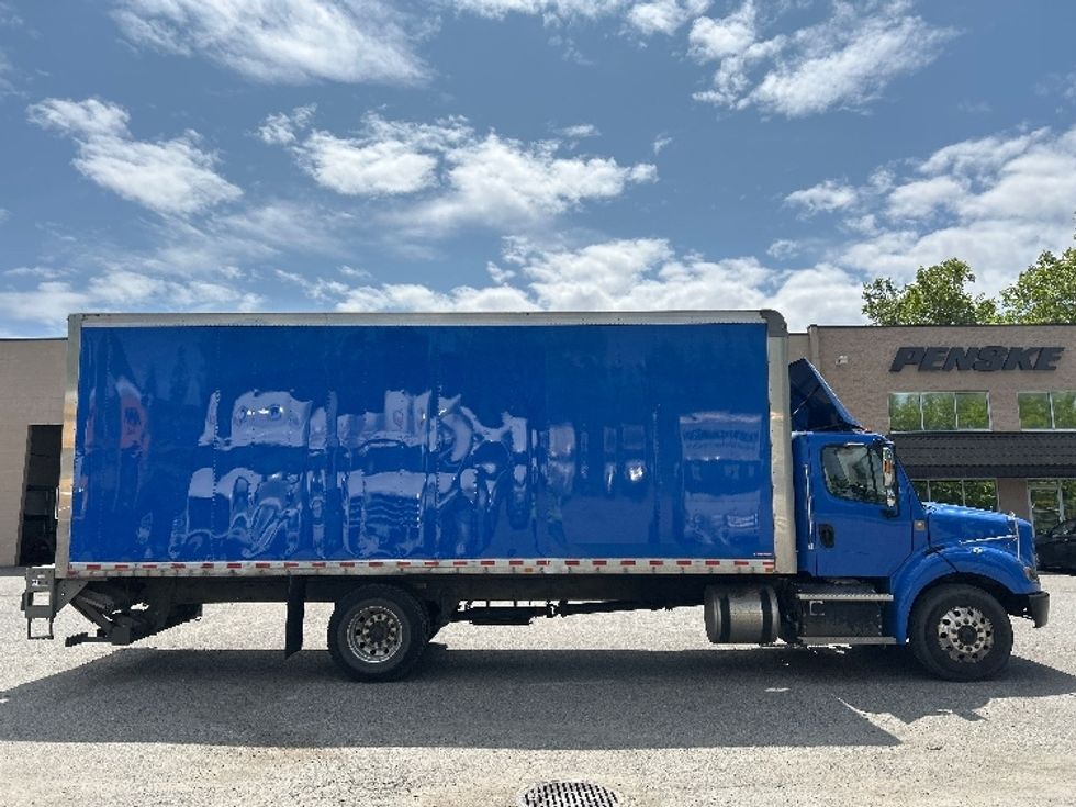 Medium Duty Box Truck-Light and Medium Duty Trucks-Freightliner-2020-M211242S-Delta-BC-107,686\n\t\tkm-$ 102,000 - Image 14