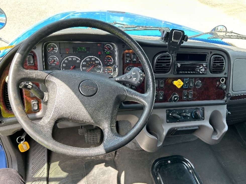 Medium Duty Box Truck-Light and Medium Duty Trucks-Freightliner-2020-M211242S-Delta-BC-107,686\n\t\tkm-$ 102,000 - Image 17