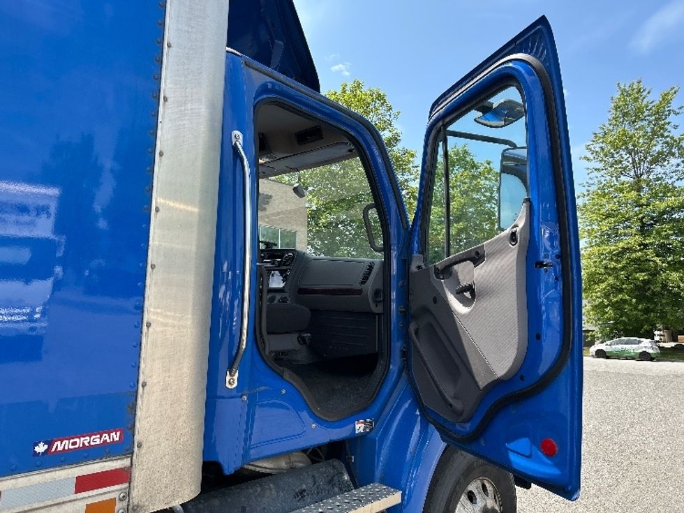 Medium Duty Box Truck-Light and Medium Duty Trucks-Freightliner-2020-M211242S-Delta-BC-107,686\n\t\tkm-$ 102,000 - Image 19