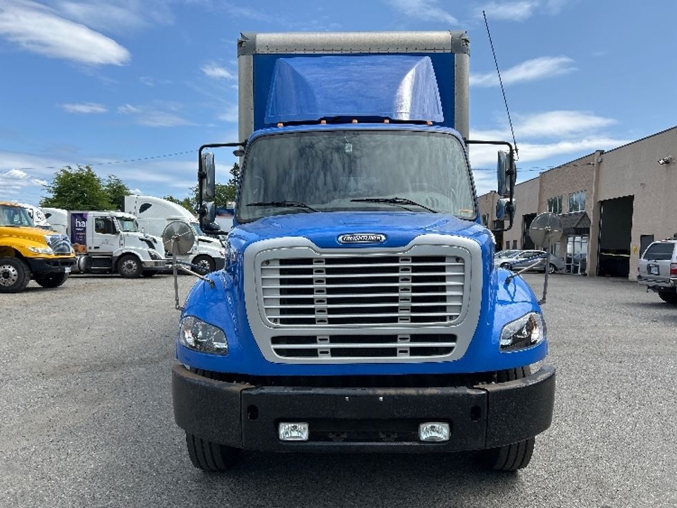 Medium Duty Box Truck-Light and Medium Duty Trucks-Freightliner-2020-M211242S-Delta-BC-107,686\n\t\tkm-$ 102,000 - Image 2