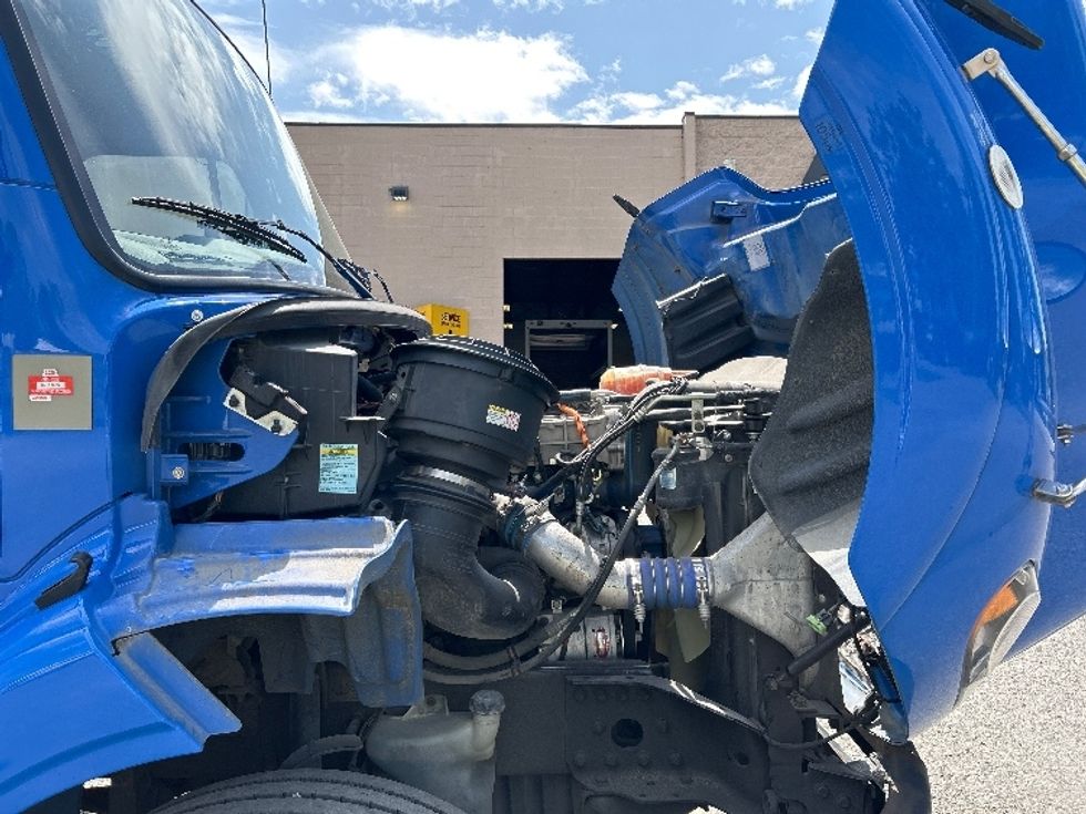 Medium Duty Box Truck-Light and Medium Duty Trucks-Freightliner-2020-M211242S-Delta-BC-107,686\n\t\tkm-$ 102,000 - Image 22