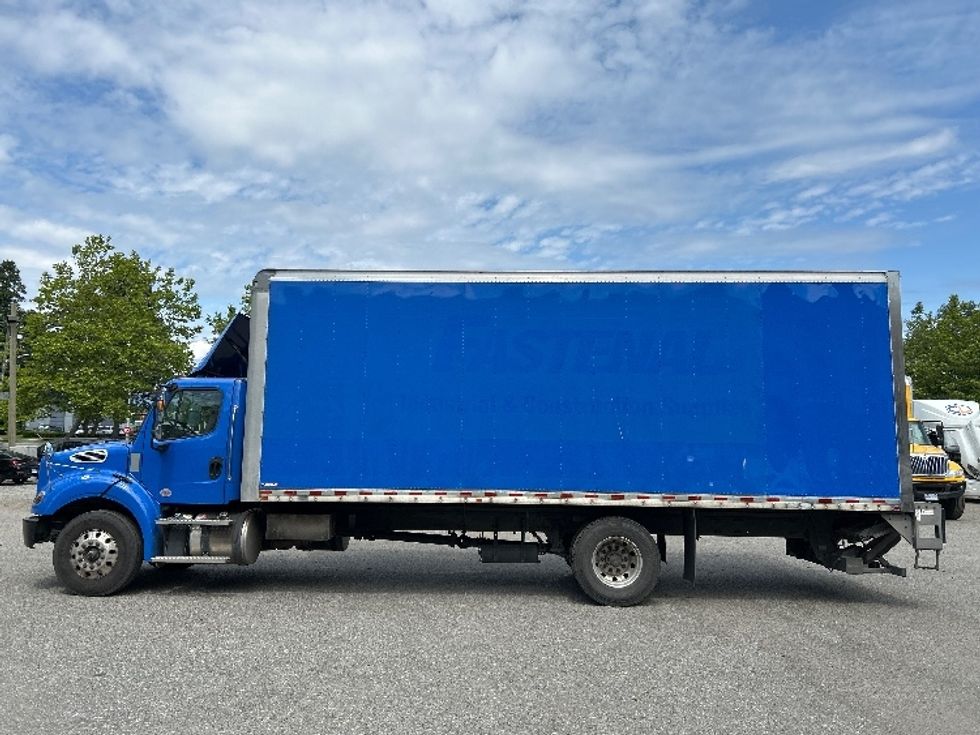 Medium Duty Box Truck-Light and Medium Duty Trucks-Freightliner-2020-M211242S-Delta-BC-107,686\n\t\tkm-$ 102,000 - Image 4