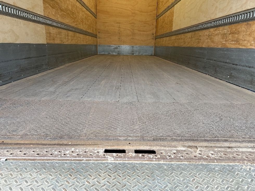 Medium Duty Box Truck-Light and Medium Duty Trucks-Freightliner-2020-M211242S-Delta-BC-107,686\n\t\tkm-$ 102,000 - Image 9