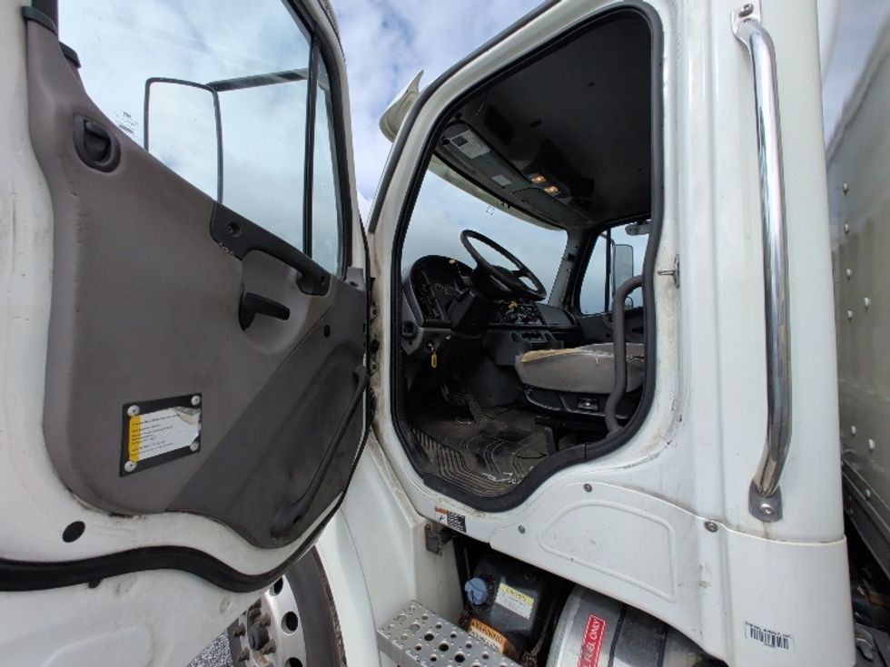 Medium Duty Box Truck-Light and Medium Duty Trucks-Freightliner-2020-M211242S-Duncansville-PA-385,349\n\t\tmiles-$ 60,750 - Image 16