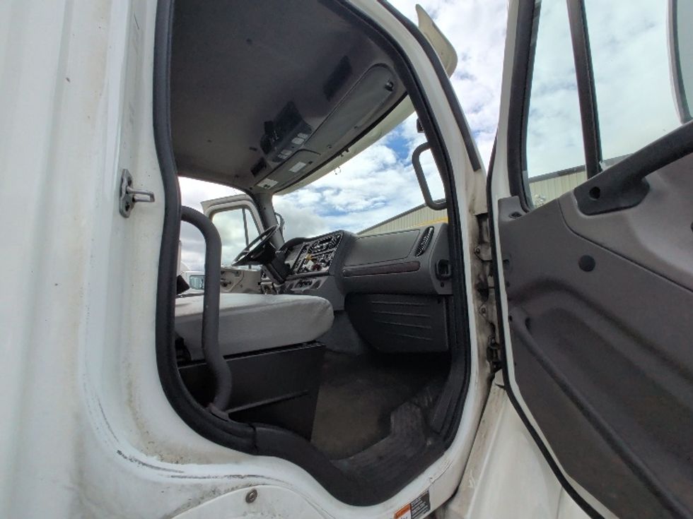 Medium Duty Box Truck-Light and Medium Duty Trucks-Freightliner-2020-M211242S-Duncansville-PA-385,349\n\t\tmiles-$ 60,750 - Image 20