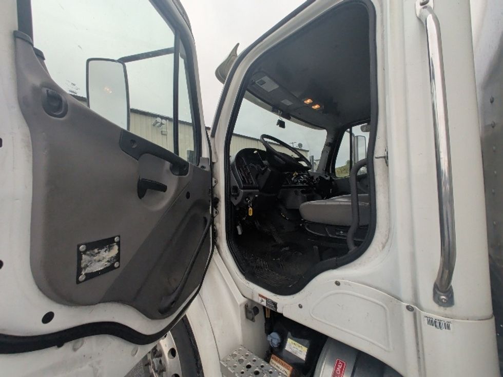 Medium Duty Box Truck-Light and Medium Duty Trucks-Freightliner-2020-M211242S-Duncansville-PA-404,806\n\t\tmiles-$ 62,500 - Image 16