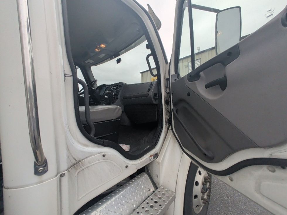 Medium Duty Box Truck-Light and Medium Duty Trucks-Freightliner-2020-M211242S-Duncansville-PA-404,806\n\t\tmiles-$ 62,500 - Image 20