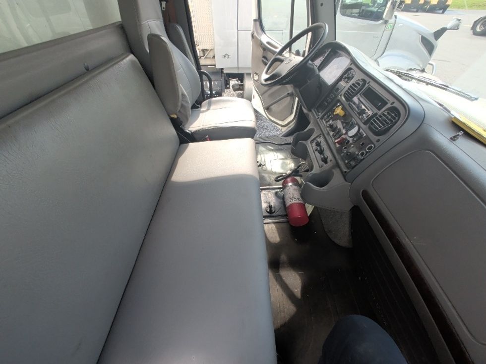 Medium Duty Box Truck-Light and Medium Duty Trucks-Freightliner-2020-M211242S-Duncansville-PA-404,806\n\t\tmiles-$ 62,500 - Image 22