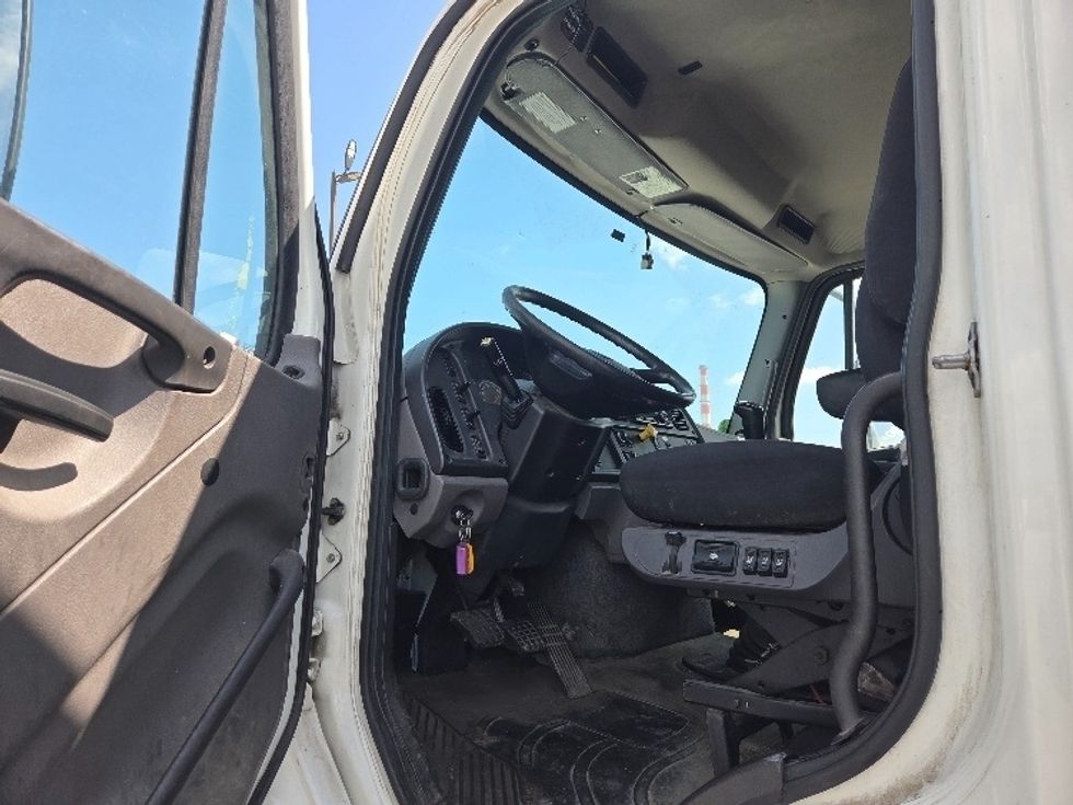 Medium Duty Box Truck-Light and Medium Duty Trucks-Freightliner-2020-M211242S-Kansas City-MO-491,742\n\t\tmiles-$ 59,500 - Image 16