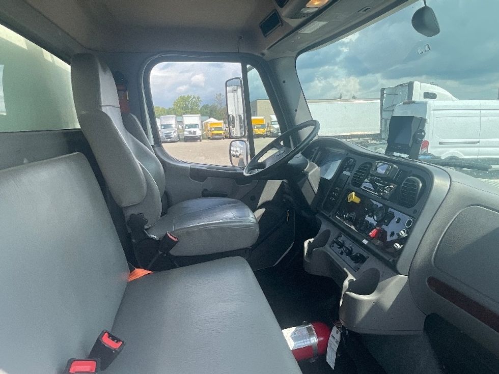 Medium Duty Box Truck-Light and Medium Duty Trucks-Freightliner-2020-M211242S-Lansing-MI-156,331\n\t\tmiles-$ 73,250 - Image 22