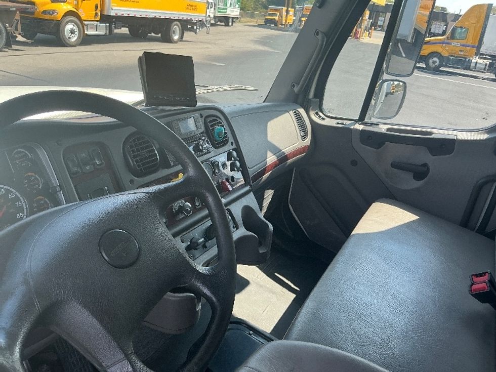 Medium Duty Box Truck-Light and Medium Duty Trucks-Freightliner-2020-M211242S-Lexington-KY-332,656\n\t\tmiles-$ 67,250 - Image 17