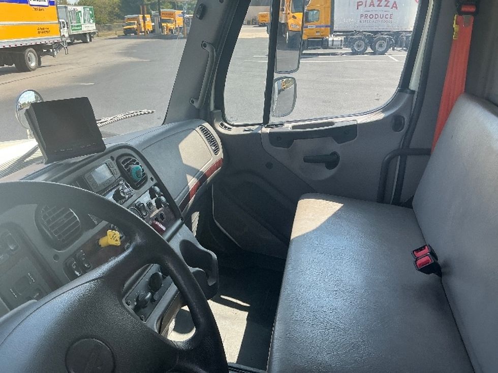 Medium Duty Box Truck-Light and Medium Duty Trucks-Freightliner-2020-M211242S-Lexington-KY-332,656\n\t\tmiles-$ 67,250 - Image 20