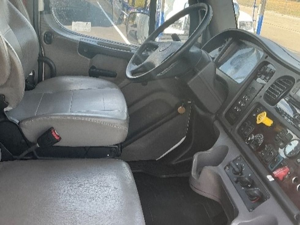 Medium Duty Box Truck-Light and Medium Duty Trucks-Freightliner-2020-M211242S-Lexington-KY-332,656\n\t\tmiles-$ 67,250 - Image 22
