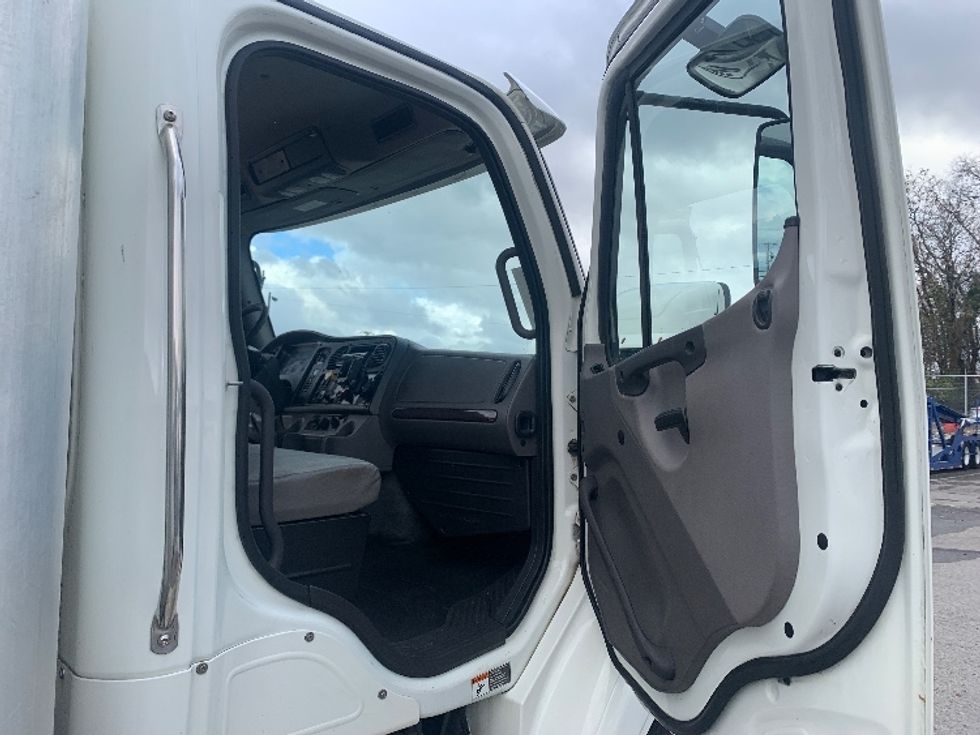 Medium Duty Box Truck-Light and Medium Duty Trucks-Freightliner-2020-M211242S-Nashville (Mount Juliet)-TN-550,912\n\t\tmiles-$ 55,000 - Image 20