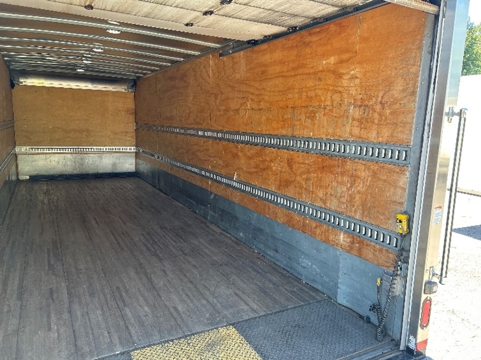 Medium Duty Box Truck-Light and Medium Duty Trucks-Freightliner-2020-M211264S-Atlanta (Conyers)-GA-265,550\n\t\tmiles-$ 87,000 - Image 12