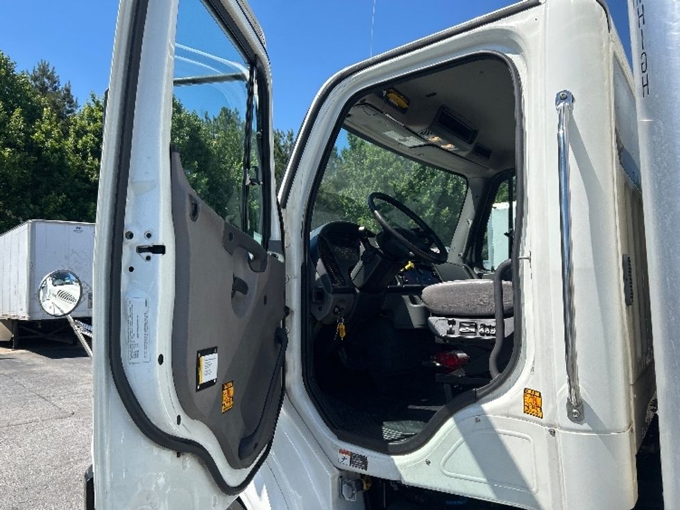 Medium Duty Box Truck-Light and Medium Duty Trucks-Freightliner-2020-M211264S-Atlanta (Conyers)-GA-265,550\n\t\tmiles-$ 87,000 - Image 16