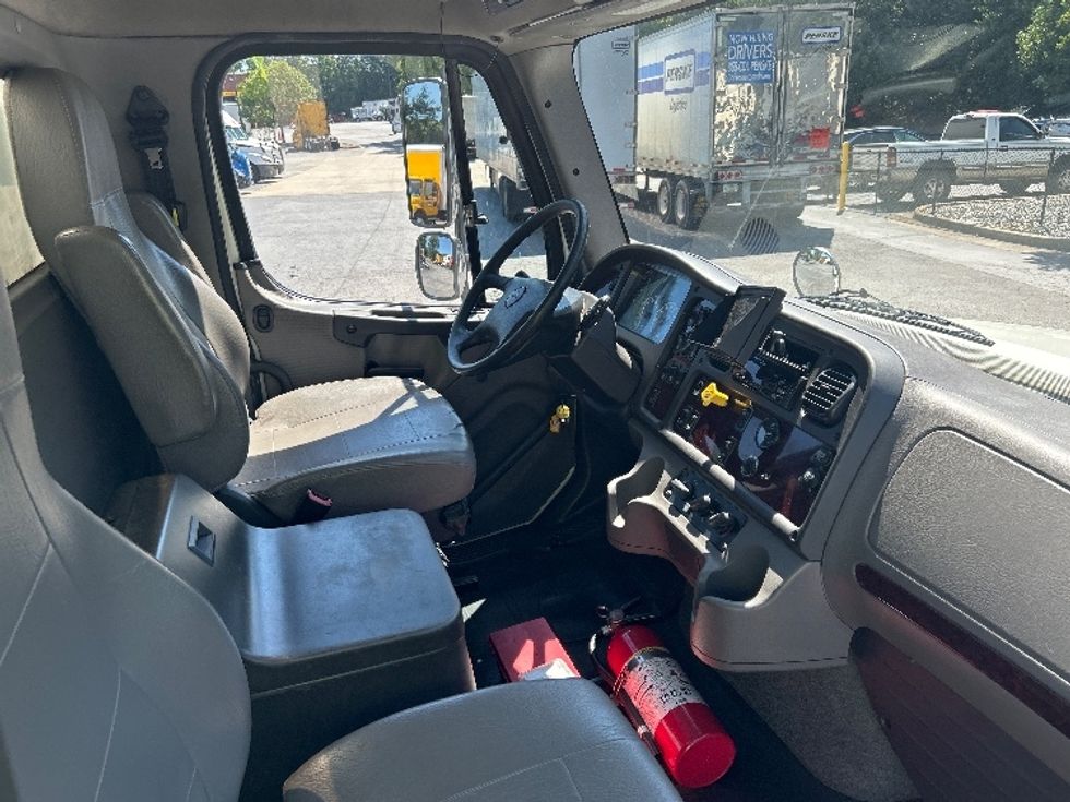 Medium Duty Box Truck-Light and Medium Duty Trucks-Freightliner-2020-M211264S-Atlanta (Conyers)-GA-265,550\n\t\tmiles-$ 87,000 - Image 22