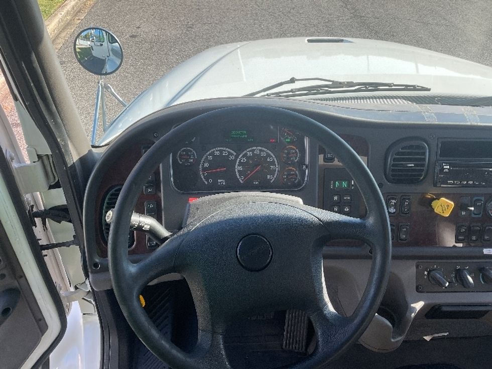 Medium Duty Box Truck-Light and Medium Duty Trucks-Freightliner-2020-M211264S-Birmingham-AL-224,000\n\t\tmiles-$ 95,500 - Image 17