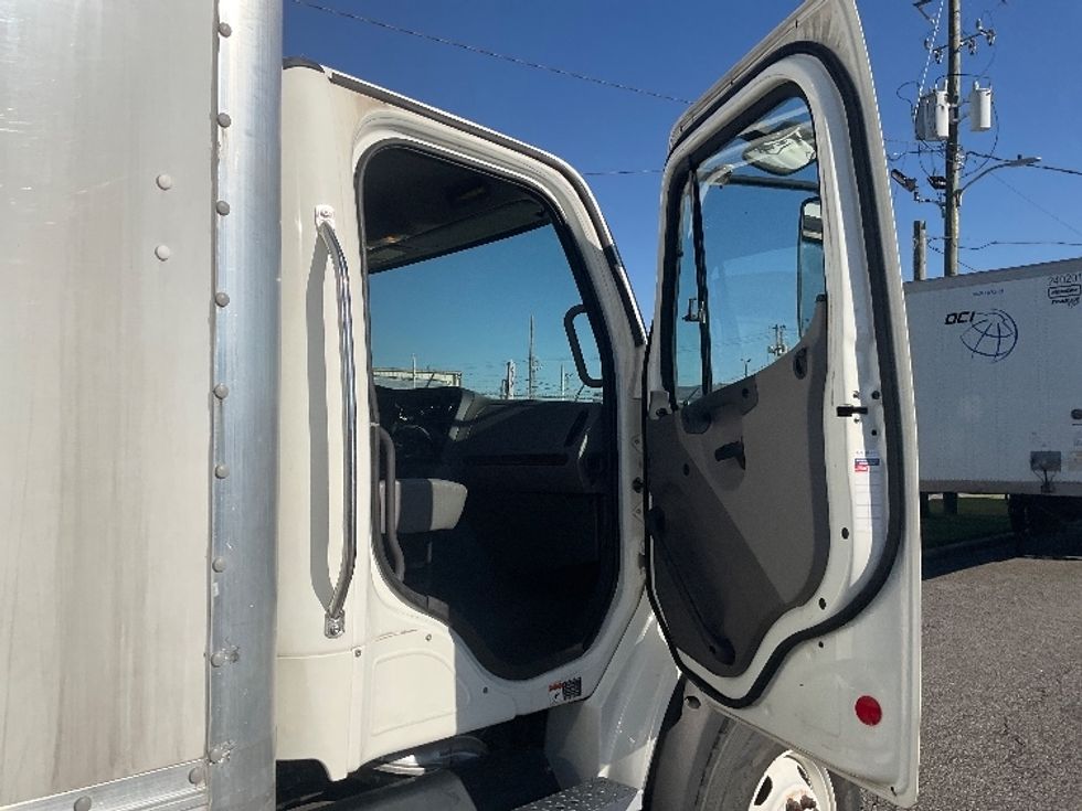 Medium Duty Box Truck-Light and Medium Duty Trucks-Freightliner-2020-M211264S-Birmingham-AL-224,000\n\t\tmiles-$ 95,500 - Image 19