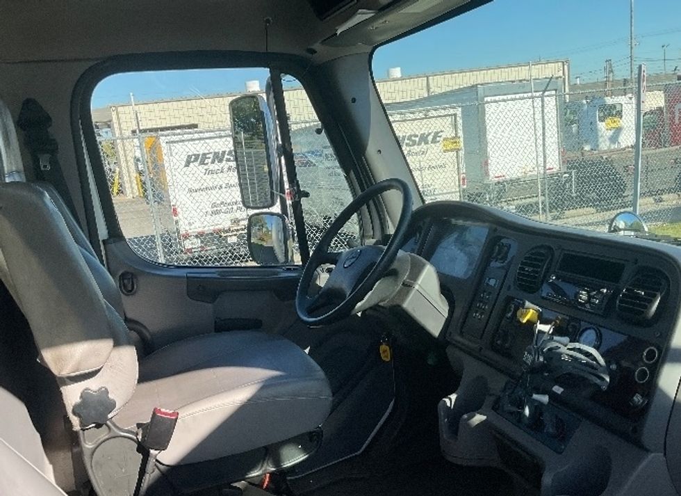Medium Duty Box Truck-Light and Medium Duty Trucks-Freightliner-2020-M211264S-Birmingham-AL-224,000\n\t\tmiles-$ 95,500 - Image 21