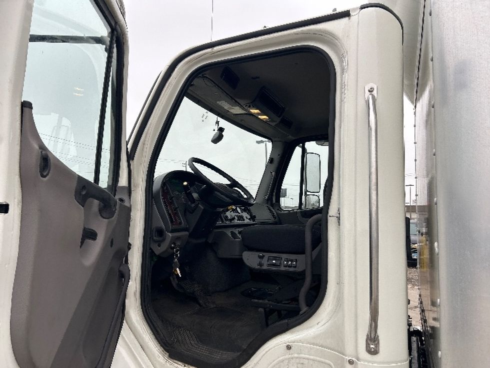 Medium Duty Box Truck-Light and Medium Duty Trucks-Freightliner-2020-M211264S-Chicago (Melrose Park)-IL-156,256\n\t\tmiles-$ 96,250 - Image 16
