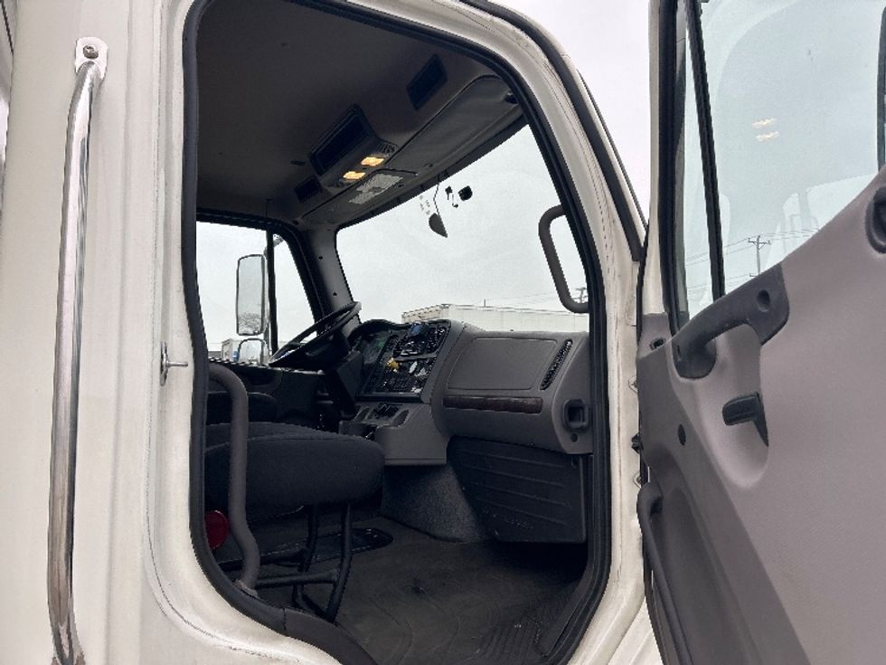 Medium Duty Box Truck-Light and Medium Duty Trucks-Freightliner-2020-M211264S-Chicago (Melrose Park)-IL-156,256\n\t\tmiles-$ 96,250 - Image 20