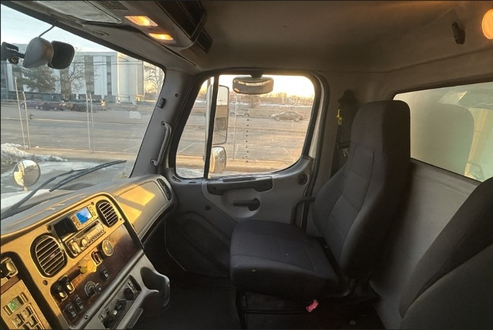 Medium Duty Box Truck-Light and Medium Duty Trucks-Freightliner-2020-M211264S-Chicago (Melrose Park)-IL-226,135\n\t\tmiles-$ 93,500 - Image 19