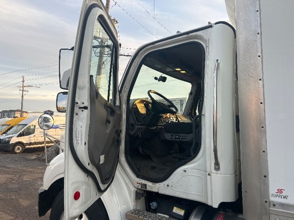 Medium Duty Box Truck-Light and Medium Duty Trucks-Freightliner-2020-M211264S-Chicago (Melrose Park)-IL-226,135\n\t\tmiles-$ 93,500 - Image 16
