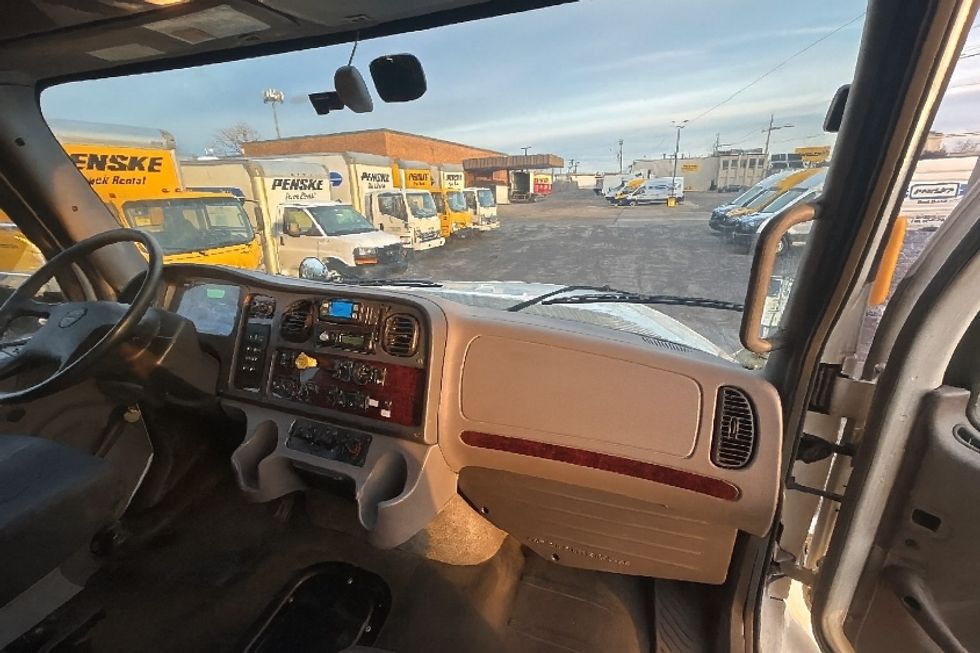 Medium Duty Box Truck-Light and Medium Duty Trucks-Freightliner-2020-M211264S-Chicago (Melrose Park)-IL-226,135\n\t\tmiles-$ 93,500 - Image 21