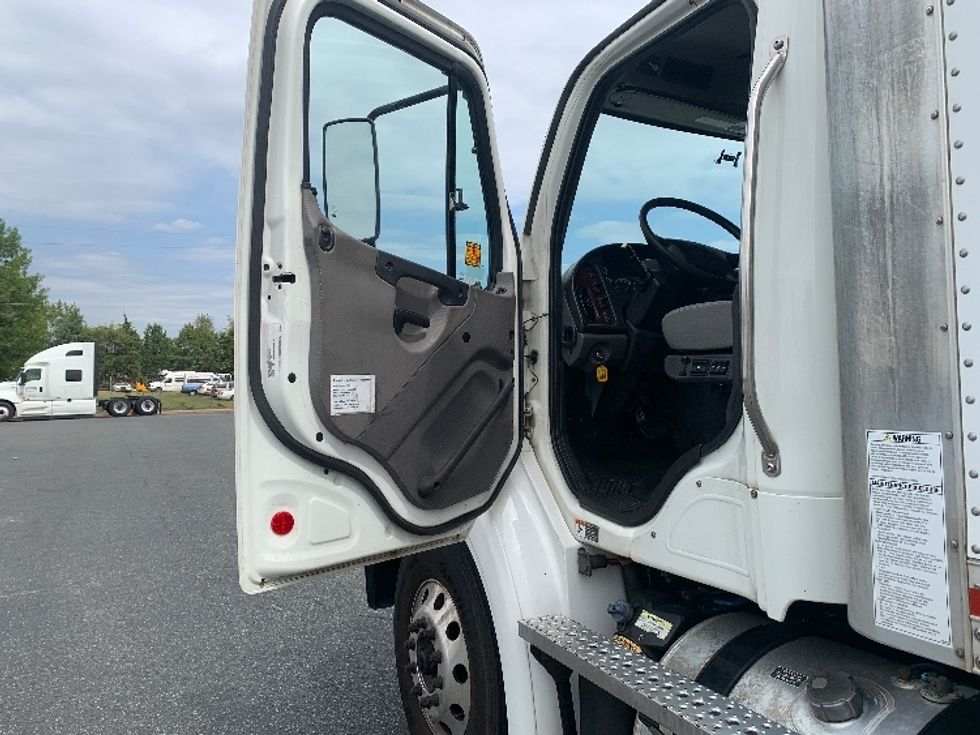 Medium Duty Box Truck-Light and Medium Duty Trucks-Freightliner-2020-M211264S-Concord-NC-286,913\n\t\tmiles-$ 81,500 - Image 16