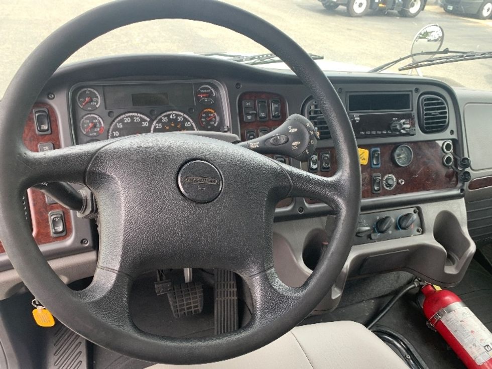 Medium Duty Box Truck-Light and Medium Duty Trucks-Freightliner-2020-M211264S-Concord-NC-286,913\n\t\tmiles-$ 81,500 - Image 17