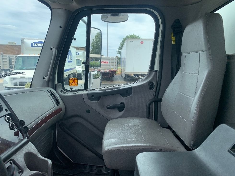 Medium Duty Box Truck-Light and Medium Duty Trucks-Freightliner-2020-M211264S-Concord-NC-286,913\n\t\tmiles-$ 81,500 - Image 19