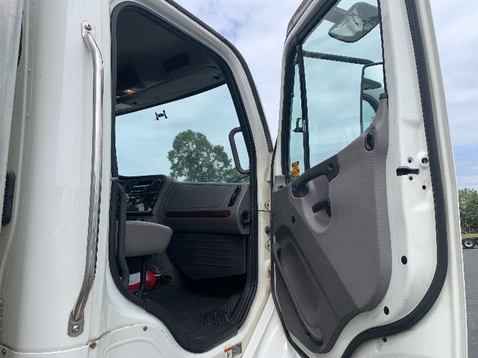 Medium Duty Box Truck-Light and Medium Duty Trucks-Freightliner-2020-M211264S-Concord-NC-286,913\n\t\tmiles-$ 81,500 - Image 20