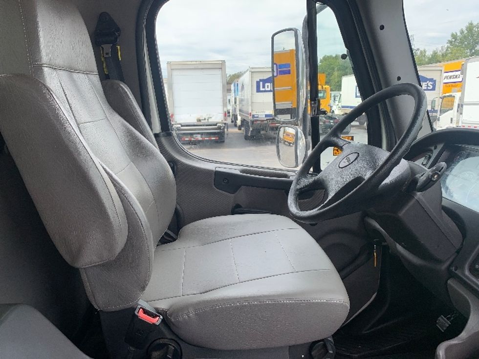 Medium Duty Box Truck-Light and Medium Duty Trucks-Freightliner-2020-M211264S-Concord-NC-286,913\n\t\tmiles-$ 81,500 - Image 22