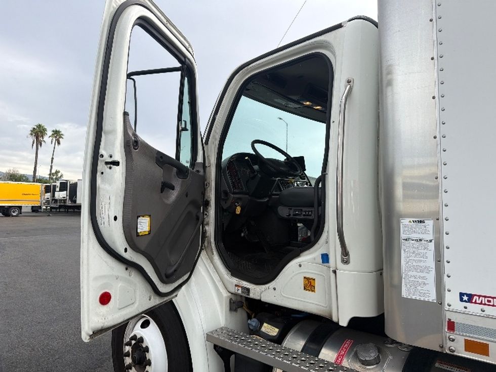 Medium Duty Box Truck-Light and Medium Duty Trucks-Freightliner-2020-M211264S-Fontana-CA-251,022\n\t\tmiles-$ 81,500 - Image 16