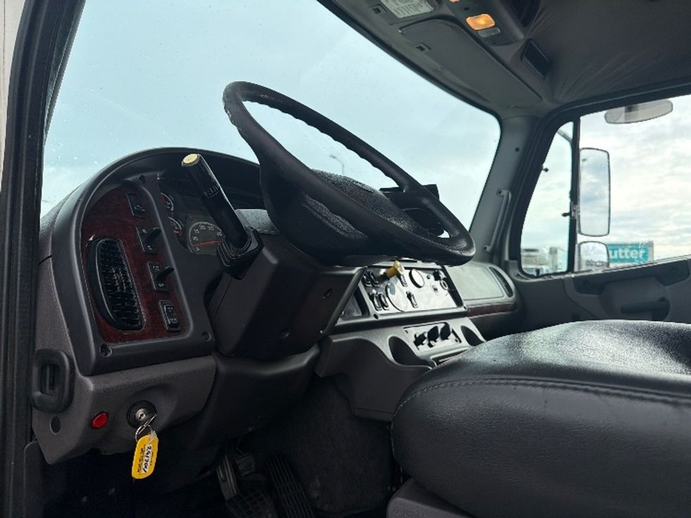 Medium Duty Box Truck-Light and Medium Duty Trucks-Freightliner-2020-M211264S-Fontana-CA-251,022\n\t\tmiles-$ 81,500 - Image 17