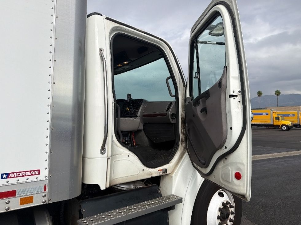 Medium Duty Box Truck-Light and Medium Duty Trucks-Freightliner-2020-M211264S-Fontana-CA-251,022\n\t\tmiles-$ 81,500 - Image 20