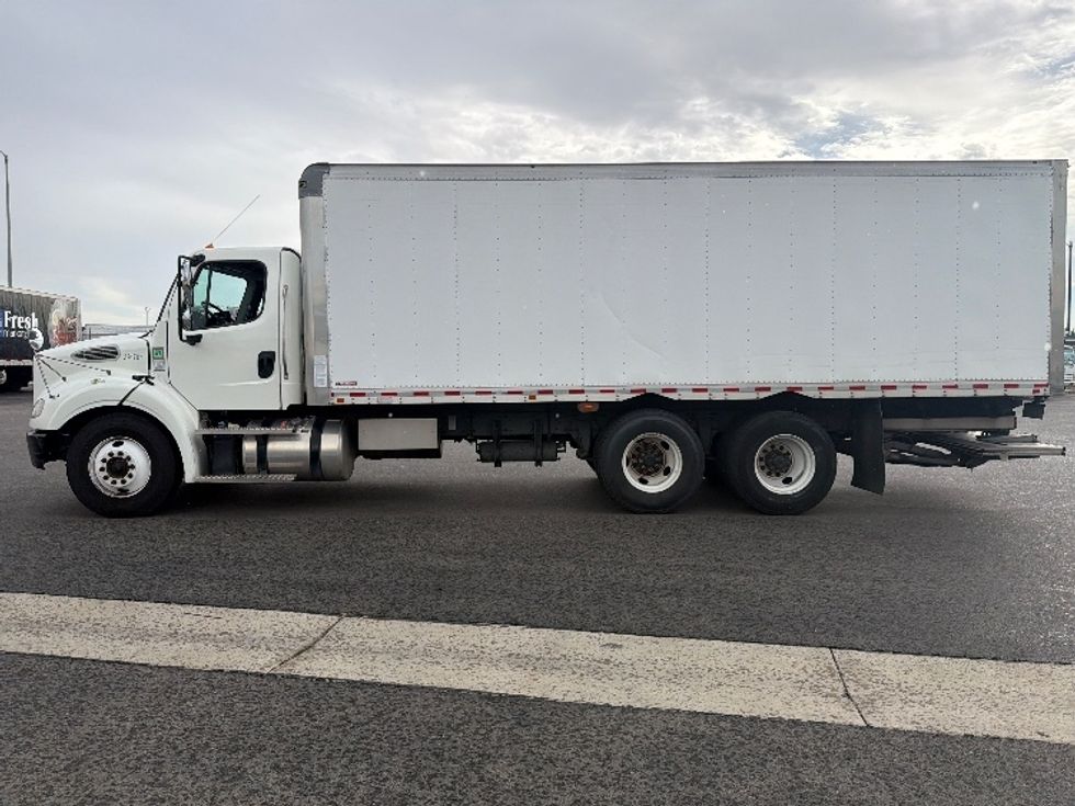 Medium Duty Box Truck-Light and Medium Duty Trucks-Freightliner-2020-M211264S-Fontana-CA-251,022\n\t\tmiles-$ 81,500 - Image 4