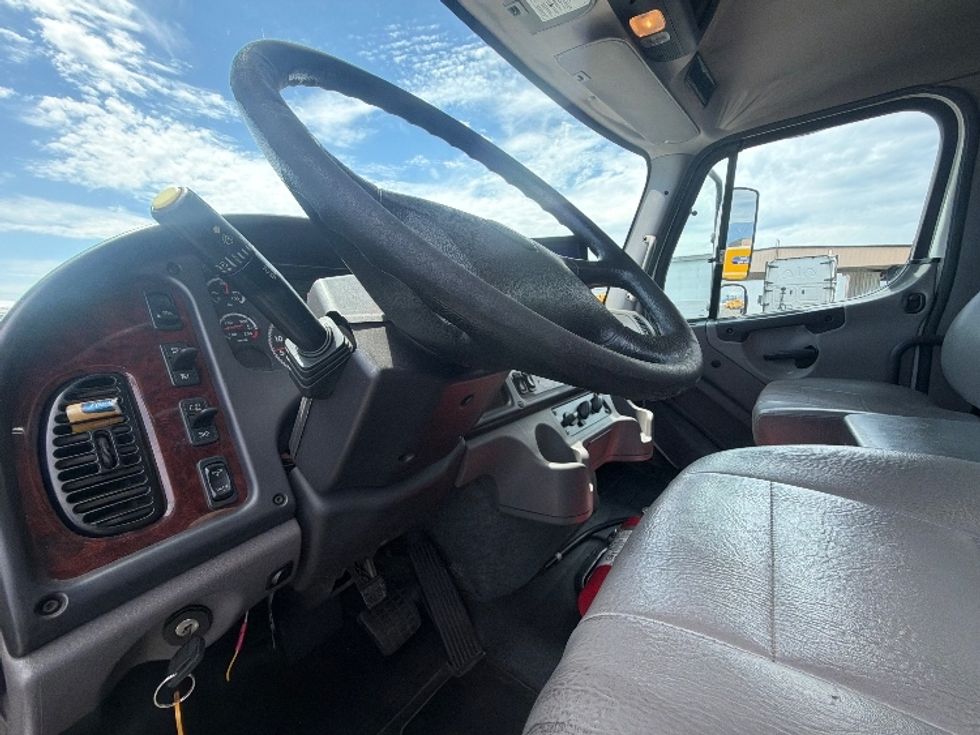 Medium Duty Box Truck-Light and Medium Duty Trucks-Freightliner-2020-M211264S-Fontana-CA-275,347\n\t\tmiles-$ 80,750 - Image 17