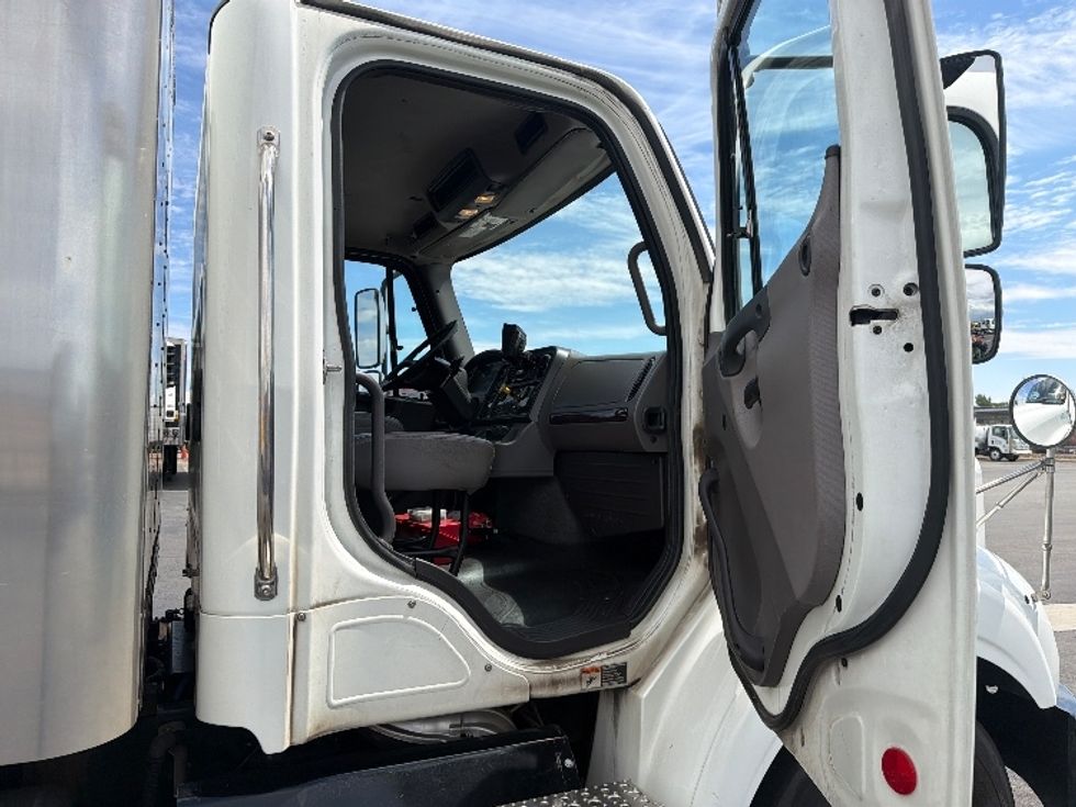 Medium Duty Box Truck-Light and Medium Duty Trucks-Freightliner-2020-M211264S-Fontana-CA-275,347\n\t\tmiles-$ 80,750 - Image 20