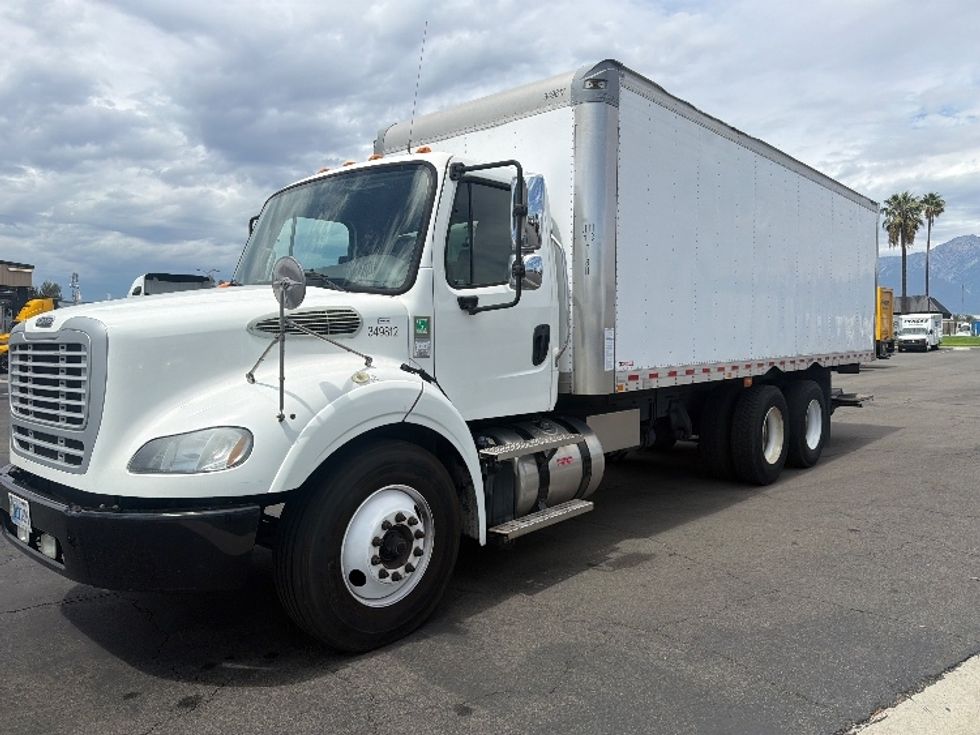 Medium Duty Box Truck-Light and Medium Duty Trucks-Freightliner-2020-M211264S-Fontana-CA-275,347\n\t\tmiles-$ 80,750 - Image 3