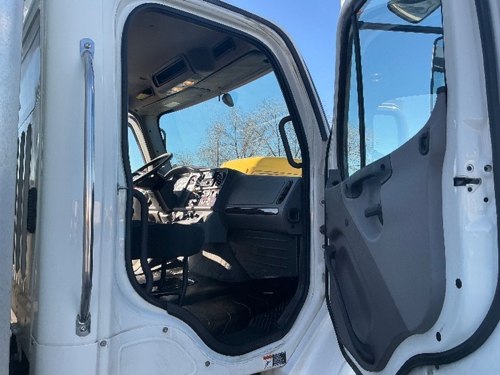 Medium Duty Box Truck-Light and Medium Duty Trucks-Freightliner-2020-M211264S-Greeley-CO-135,724\n\t\tmiles-$ 97,250 - Image 20