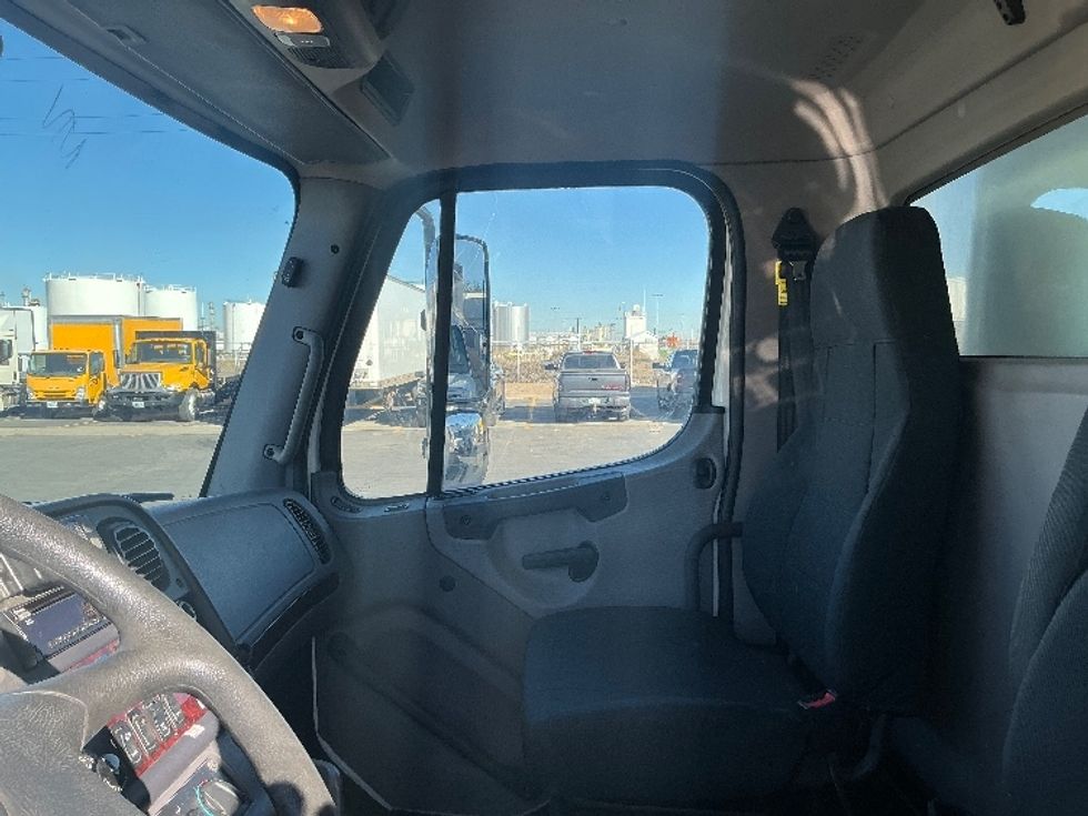 Medium Duty Box Truck-Light and Medium Duty Trucks-Freightliner-2020-M211264S-Greeley-CO-177,437\n\t\tmiles-$ 95,500 - Image 19