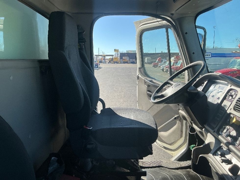 Medium Duty Box Truck-Light and Medium Duty Trucks-Freightliner-2020-M211264S-Greeley-CO-177,437\n\t\tmiles-$ 95,500 - Image 22