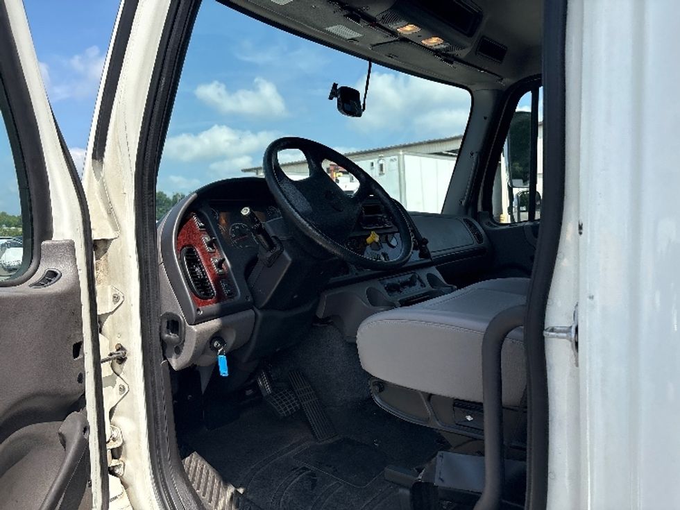 Medium Duty Box Truck-Light and Medium Duty Trucks-Freightliner-2020-M211264S-Greensboro-NC-193,028\n\t\tmiles-$ 90,000 - Image 16