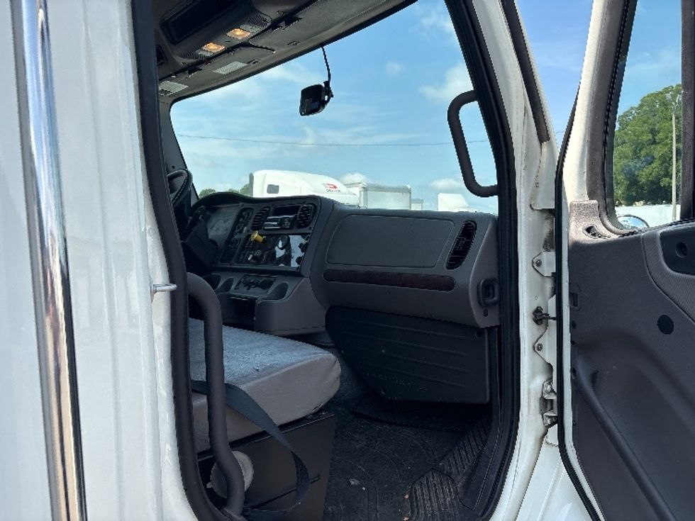 Medium Duty Box Truck-Light and Medium Duty Trucks-Freightliner-2020-M211264S-Greensboro-NC-193,028\n\t\tmiles-$ 90,000 - Image 20